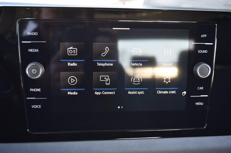 Volkswagen Jetta Vehicle Full-screen Gallery Image 14