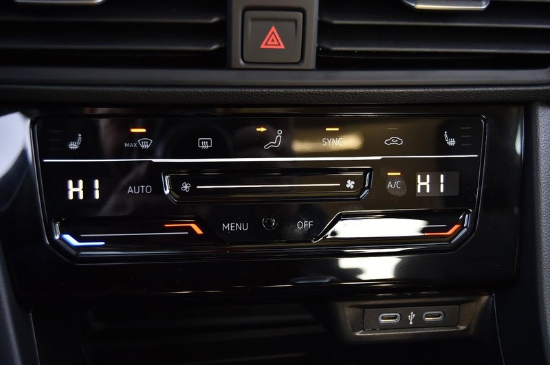 Volkswagen Jetta Vehicle Full-screen Gallery Image 15