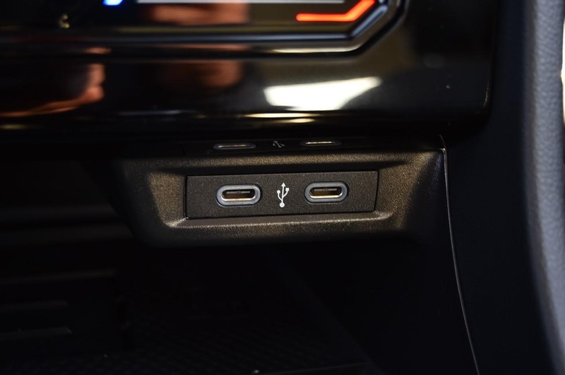 Volkswagen Jetta Vehicle Full-screen Gallery Image 16