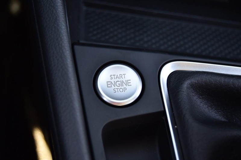 Volkswagen Jetta Vehicle Full-screen Gallery Image 17