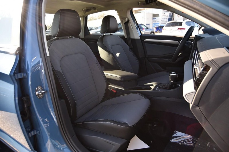 Volkswagen Jetta Vehicle Full-screen Gallery Image 21