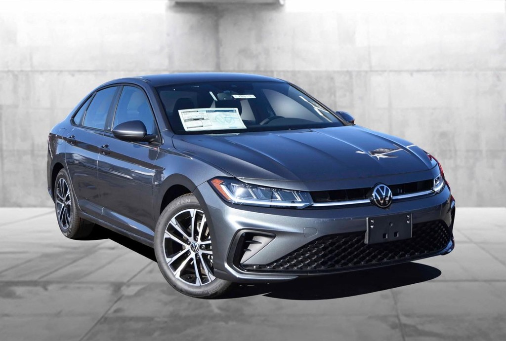 Volkswagen Jetta Vehicle Full-screen Gallery Image 2