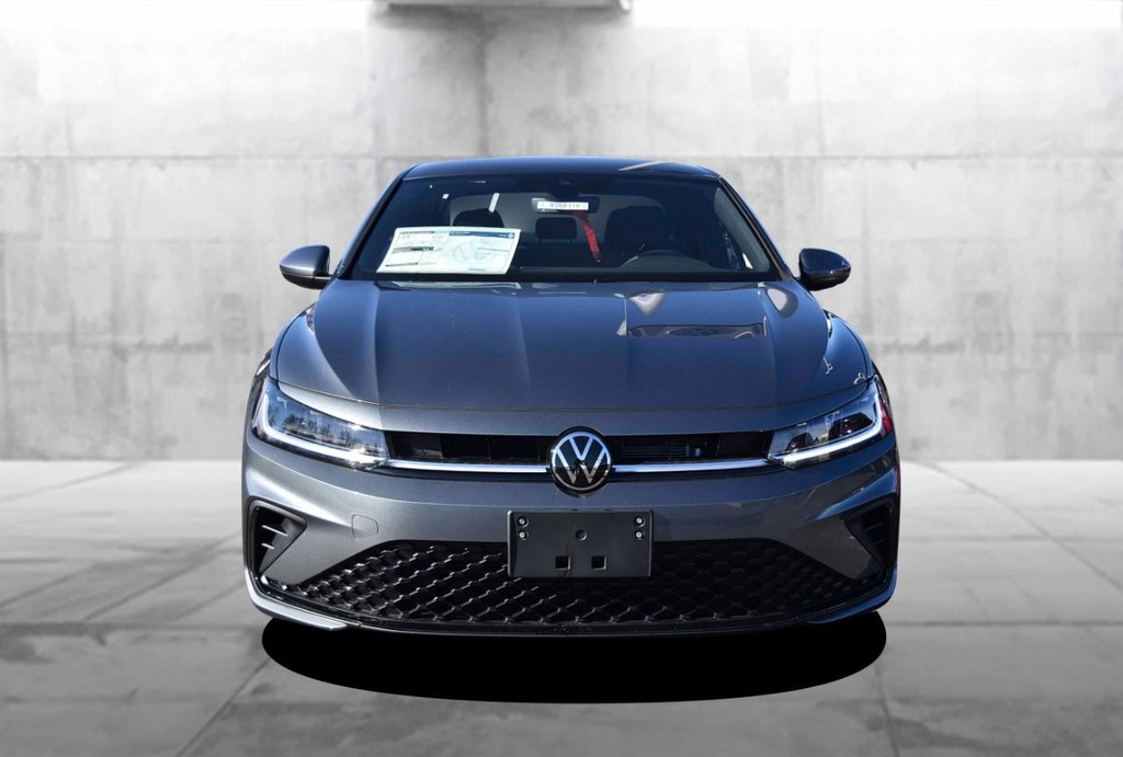 Volkswagen Jetta Vehicle Full-screen Gallery Image 4