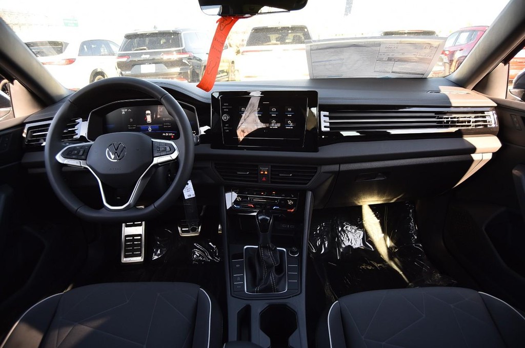 Volkswagen Jetta Vehicle Full-screen Gallery Image 7