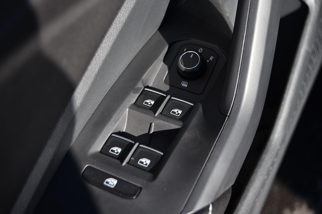 Volkswagen Jetta Vehicle Full-screen Gallery Image 8