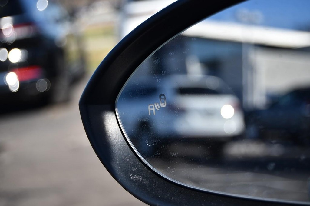 Volkswagen Jetta Vehicle Full-screen Gallery Image 10