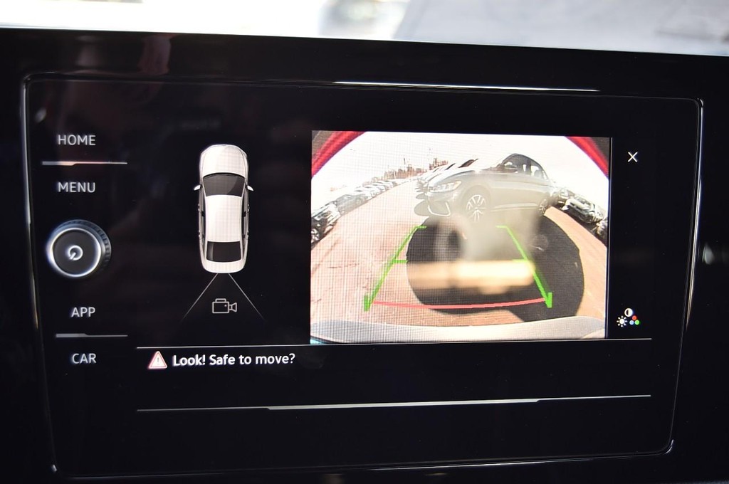 Volkswagen Jetta Vehicle Full-screen Gallery Image 13