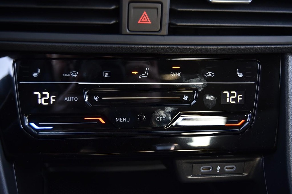 Volkswagen Jetta Vehicle Full-screen Gallery Image 15