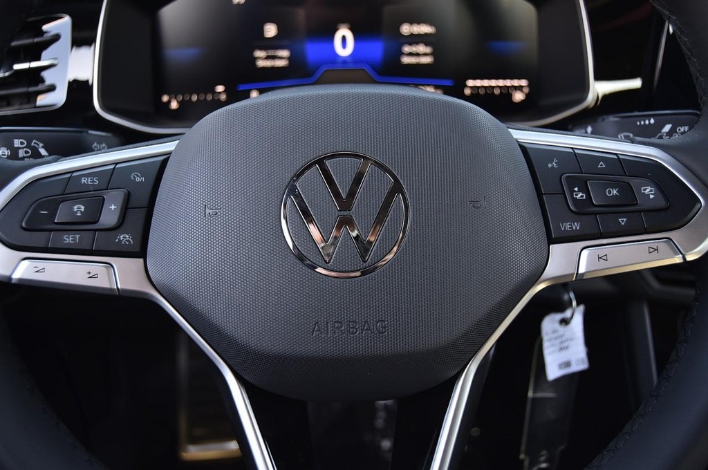 Volkswagen Jetta Vehicle Full-screen Gallery Image 18