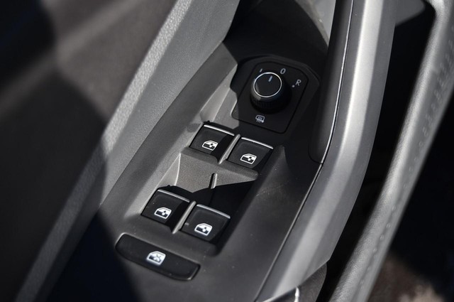 Volkswagen Jetta Vehicle Image 08