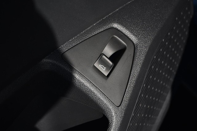 Volkswagen Jetta Vehicle Image 09