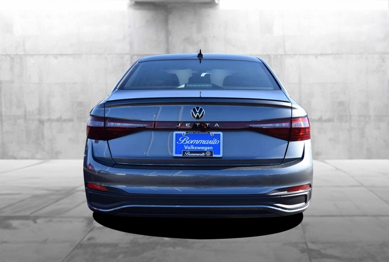 Volkswagen Jetta Vehicle Full-screen Gallery Image 6