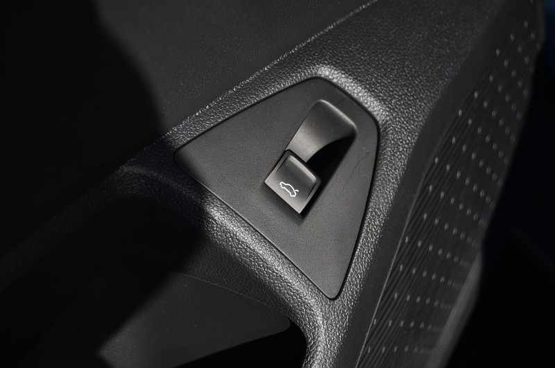 Volkswagen Jetta Vehicle Full-screen Gallery Image 9