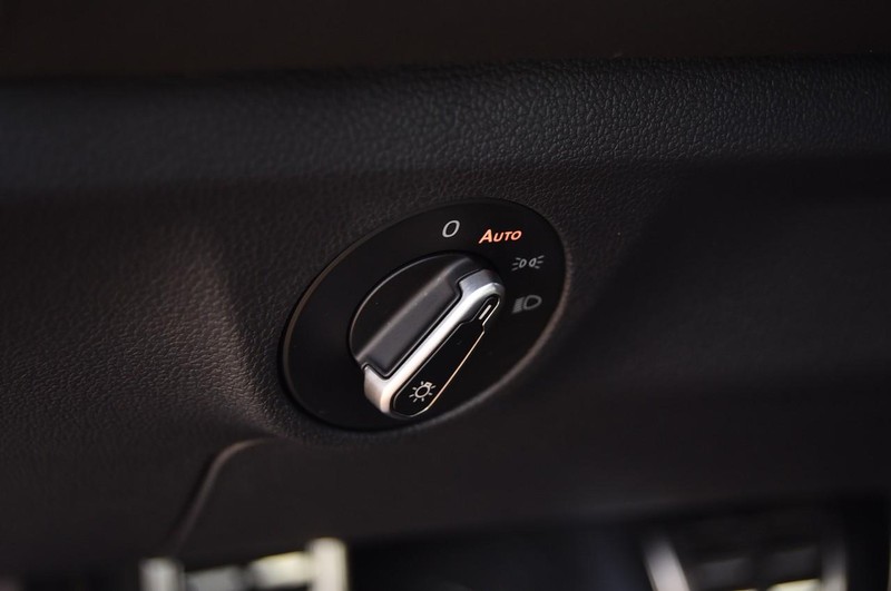 Volkswagen Jetta Vehicle Full-screen Gallery Image 11