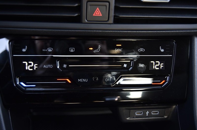 Volkswagen Jetta Vehicle Full-screen Gallery Image 15