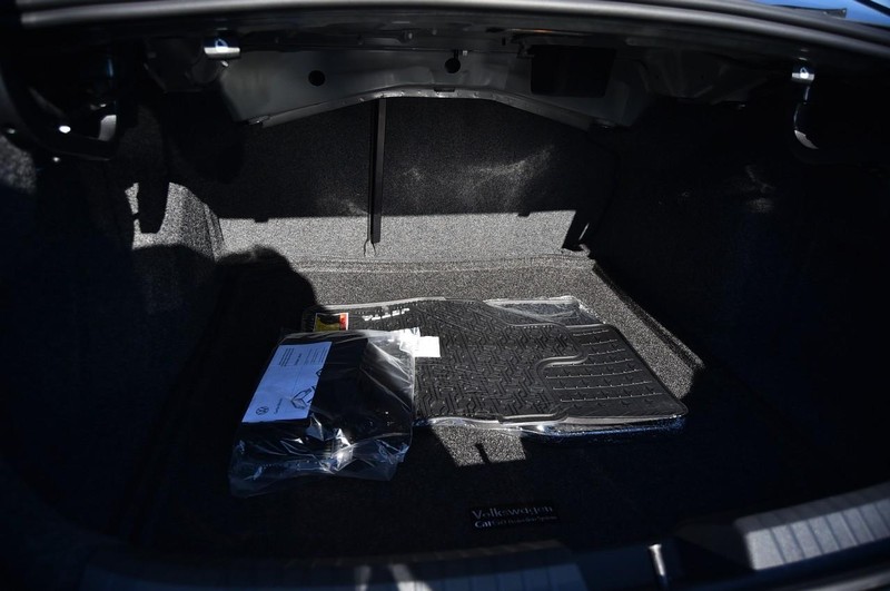 Volkswagen Jetta Vehicle Full-screen Gallery Image 22