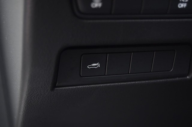 Mazda CX-90 Vehicle Image 10