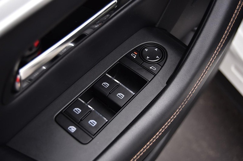 Mazda CX-90 Vehicle Full-screen Gallery Image 08