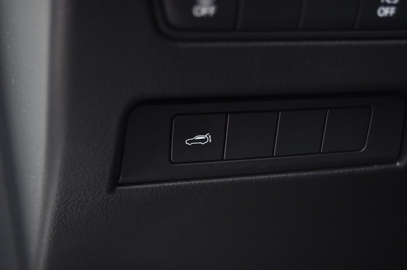 Mazda CX-90 Vehicle Full-screen Gallery Image 10