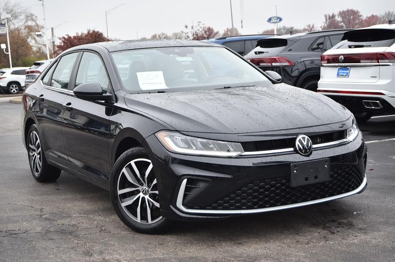 Volkswagen Jetta Vehicle Image 02