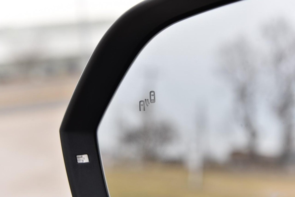 Volkswagen Atlas Cross Sport Vehicle Full-screen Gallery Image 10