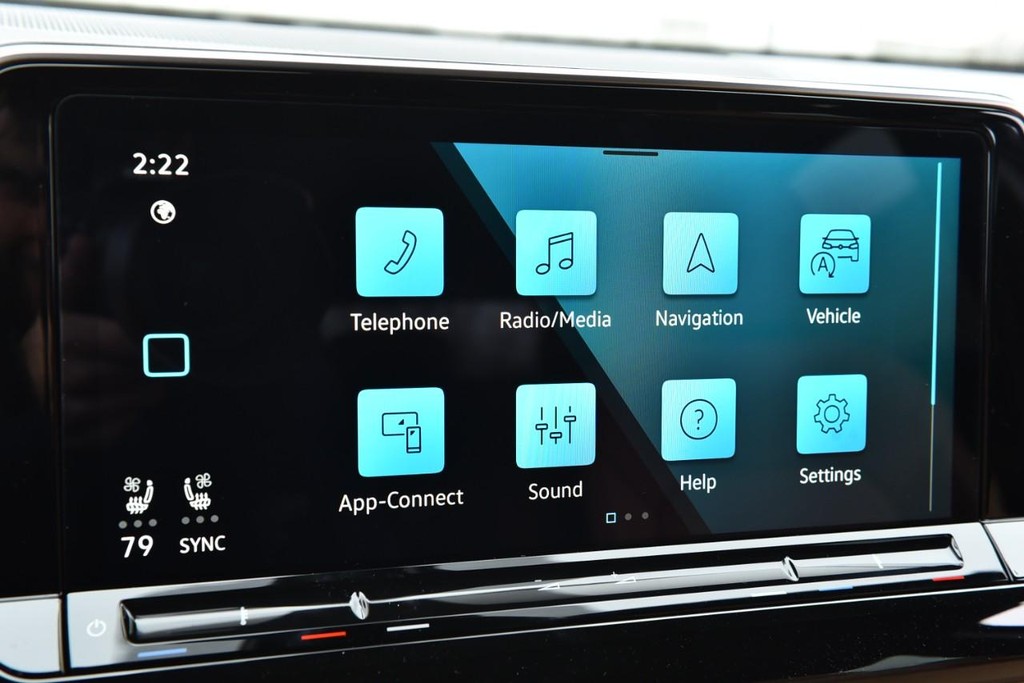 Volkswagen Atlas Cross Sport Vehicle Full-screen Gallery Image 14