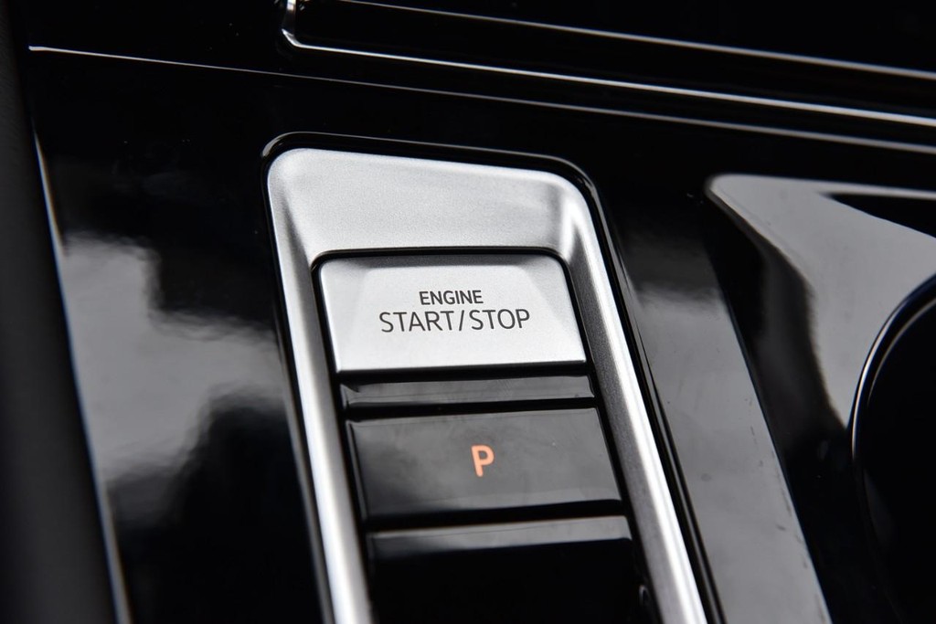 Volkswagen Atlas Cross Sport Vehicle Full-screen Gallery Image 17