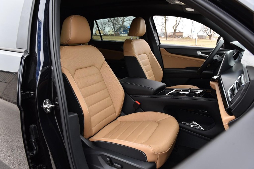 Volkswagen Atlas Cross Sport Vehicle Full-screen Gallery Image 20