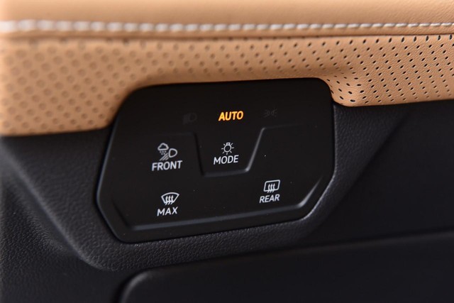 Volkswagen Atlas Cross Sport Vehicle Image 11