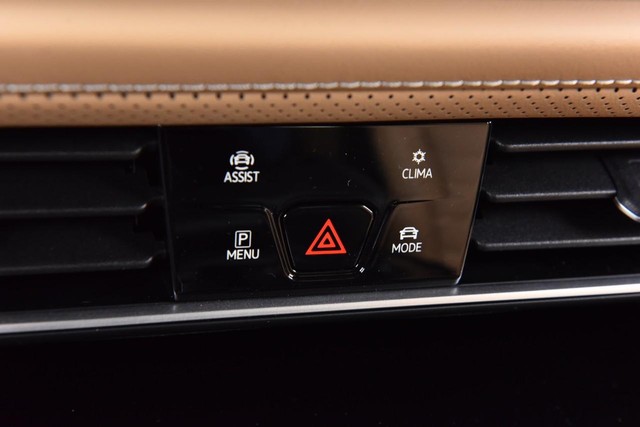 Volkswagen Atlas Cross Sport Vehicle Image 15