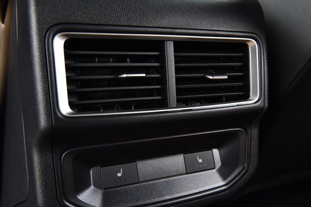 Volkswagen Atlas Cross Sport Vehicle Image 23