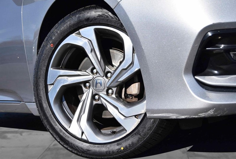 Honda Accord Sedan Vehicle Full-screen Gallery Image 03