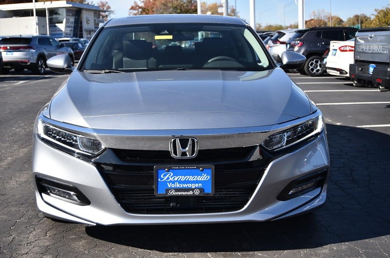 Honda Accord Sedan Vehicle Full-screen Gallery Image 10