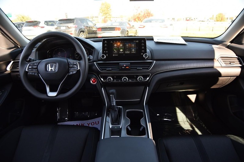 Honda Accord Sedan Vehicle Full-screen Gallery Image 13