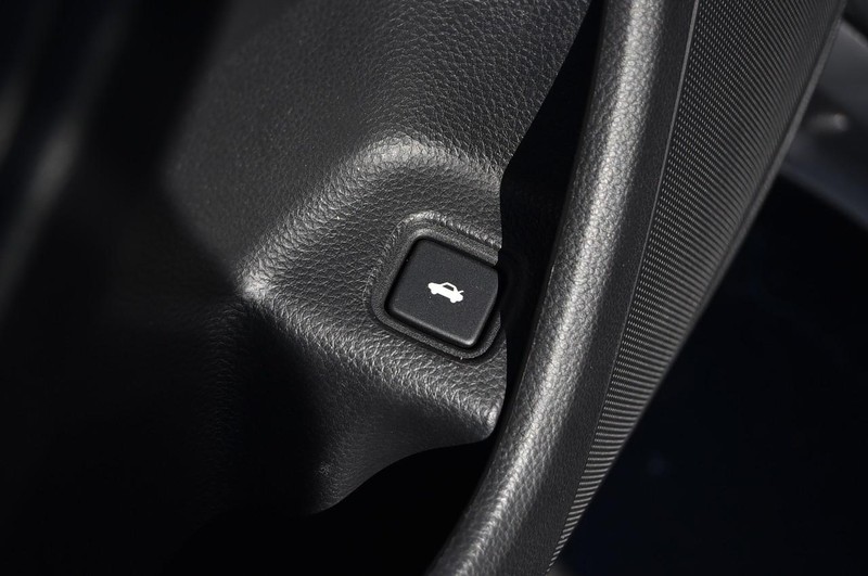 Honda Accord Sedan Vehicle Full-screen Gallery Image 15