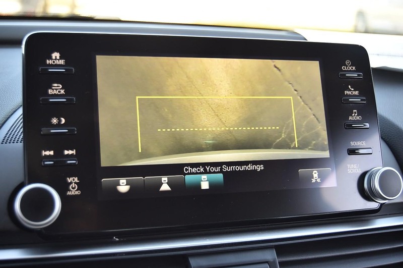 Honda Accord Sedan Vehicle Full-screen Gallery Image 20