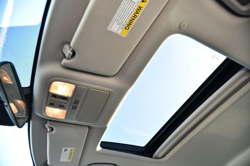 Honda Accord Sedan Vehicle Full-screen Gallery Image 29