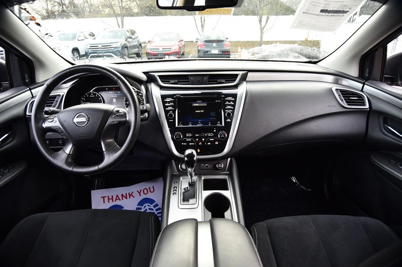 Nissan Murano Vehicle Full-screen Gallery Image 07