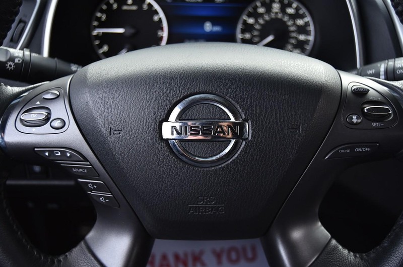 Nissan Murano Vehicle Full-screen Gallery Image 17