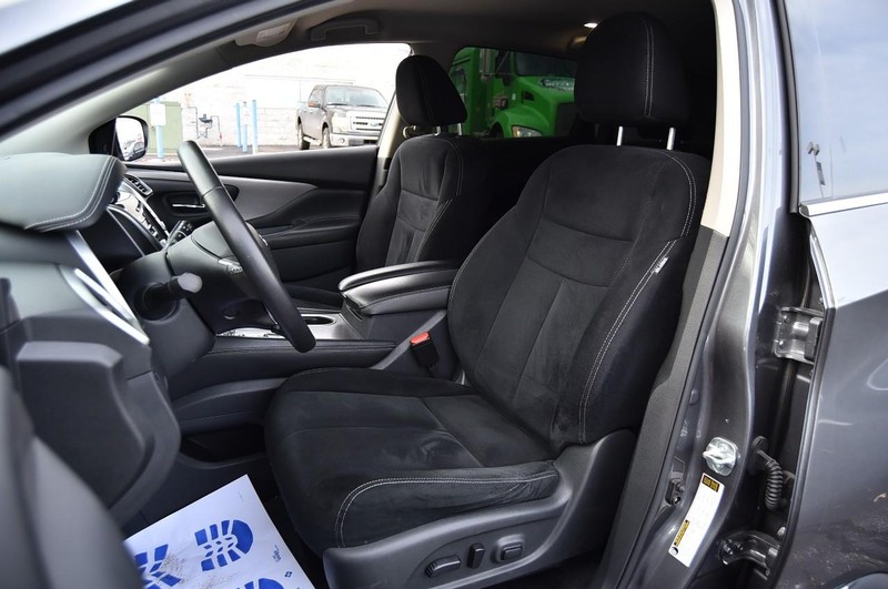 Nissan Murano Vehicle Full-screen Gallery Image 18