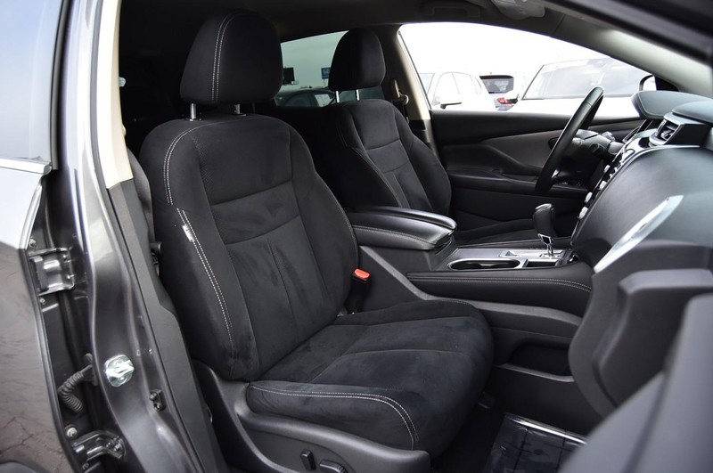 Nissan Murano Vehicle Full-screen Gallery Image 19