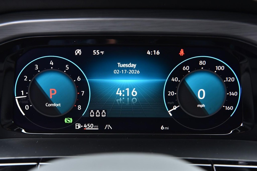 Volkswagen Atlas Cross Sport Vehicle Full-screen Gallery Image 11