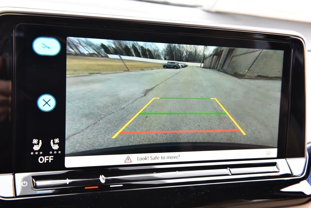 Volkswagen Atlas Cross Sport Vehicle Full-screen Gallery Image 12