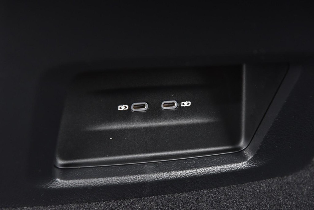 Volkswagen Atlas Cross Sport Vehicle Full-screen Gallery Image 22