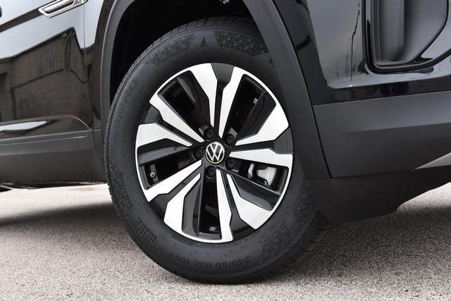 Volkswagen Atlas Cross Sport Vehicle Image 03