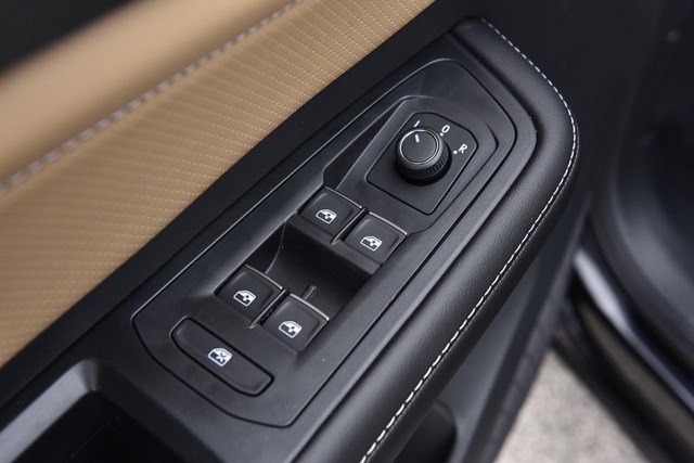 Volkswagen Atlas Cross Sport Vehicle Image 08