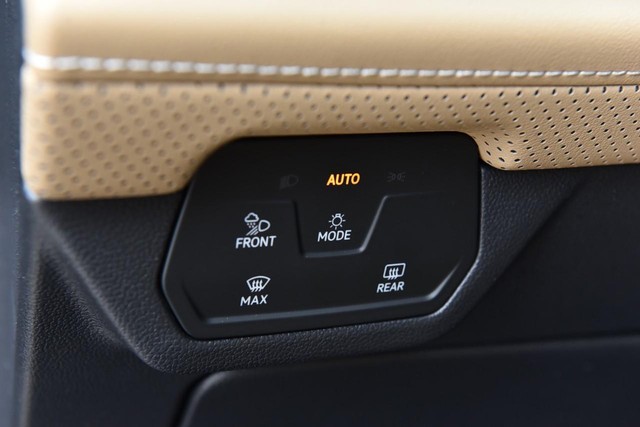 Volkswagen Atlas Cross Sport Vehicle Image 10