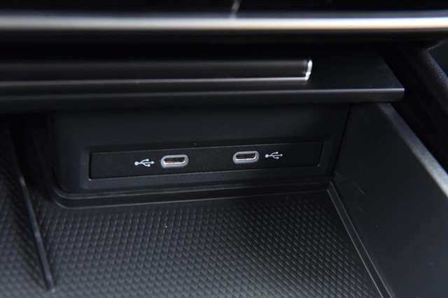 Volkswagen Atlas Cross Sport Vehicle Image 15