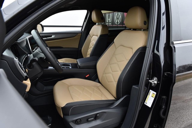 Volkswagen Atlas Cross Sport Vehicle Image 18