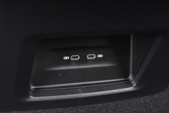 Volkswagen Atlas Cross Sport Vehicle Image 22